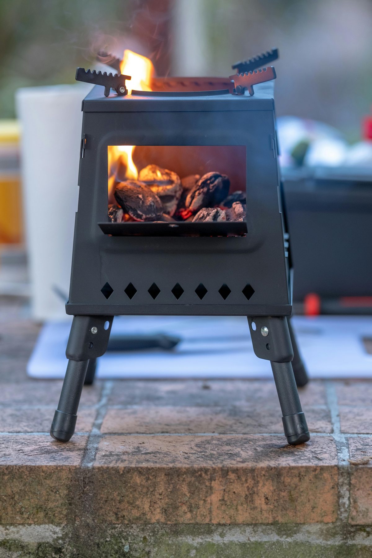 Smokeless fire feature